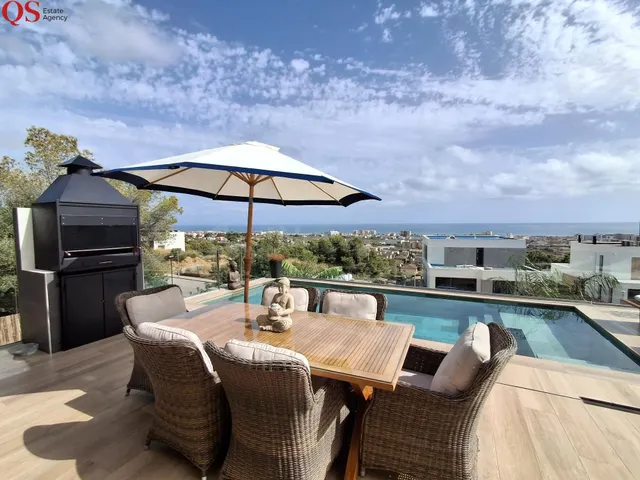 Villa contemporánea con piscina y vistas panorámicas al mar en Cunit — 4