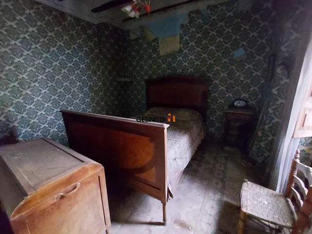 CASA PARA REFORMAR CON AMPLIA FACHADA — 3