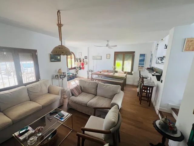 PAREADO EN VENTA EN LA COLINA A UN PASO DE LA PLAYA. — 10
