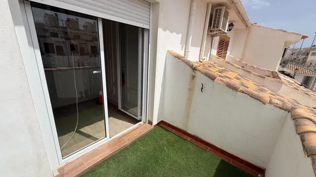 Adosado con terraza y sótano — 25