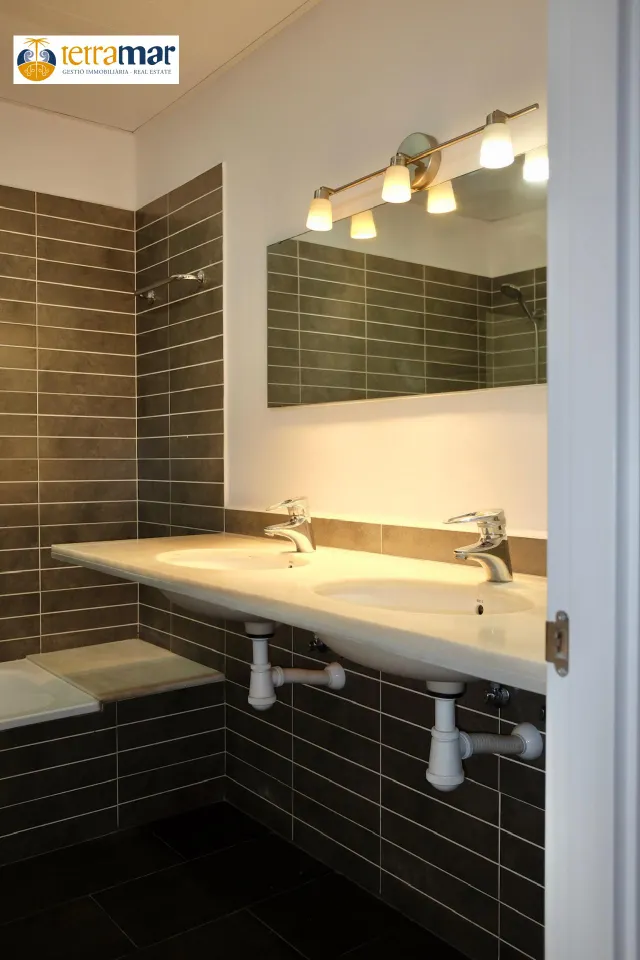 Moderno piso reformado en el corazon del eixample junto a ronda de la universidad - Barcelona — 22