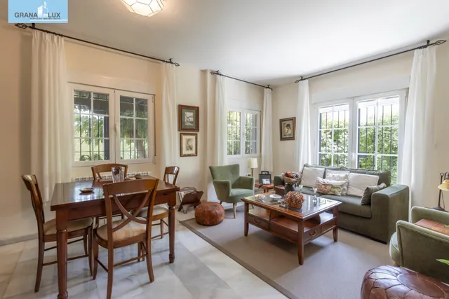 Chalet pareado con piscina, jardín y bonitas vistas a Granada en La Zubia — 8