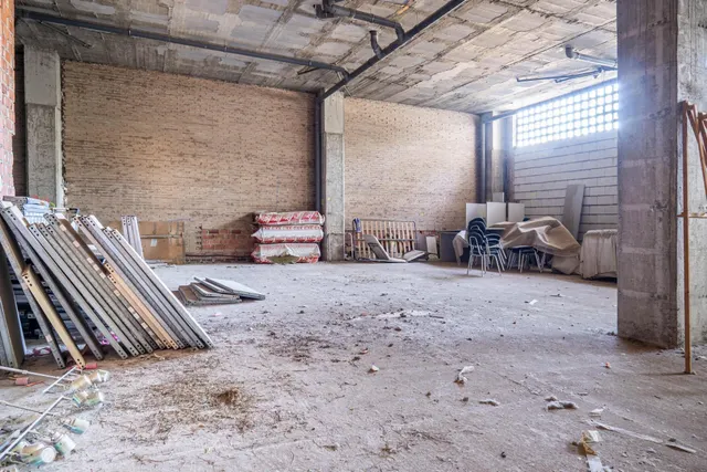 Estupendo Local comercial en la zona del PTS — 8