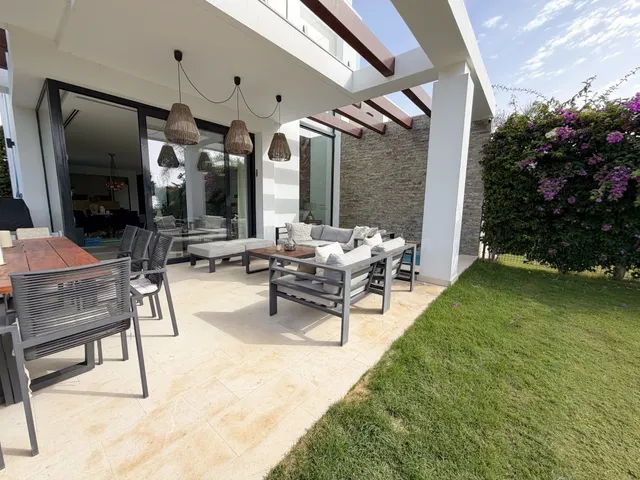 Casa-Chalet en Venta en Sitio De Calahonda Málaga — 28
