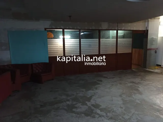 GRAN LOCAL A LA VENTA EN EL GENOVÉS — 11