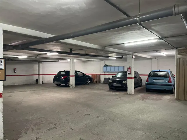 Urbis te ofrece una plaza de garaje en venta en zona Pizarrales, Salamanca. — 3