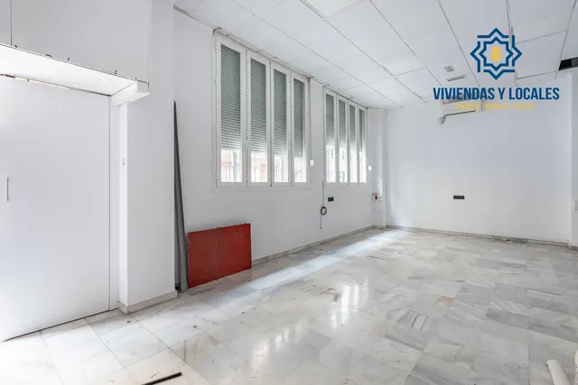 LOCAL COMERCIAL EN ARABIAL JUNTO HIPERCOR — 3