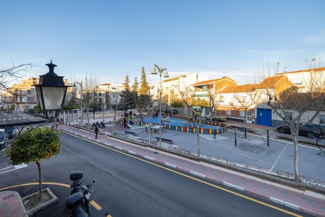 Casa con estupenda ubicación en Armilla. avenida de los ogíjares — 12