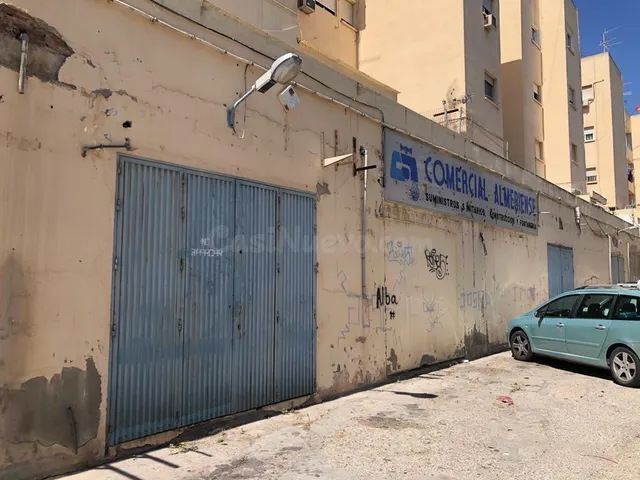 Conjunto de locales en venta en Almería