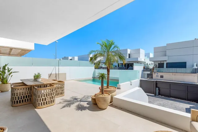 Villas adosadas y pareadas de nueva construcción en Dolores, Alicante — 24