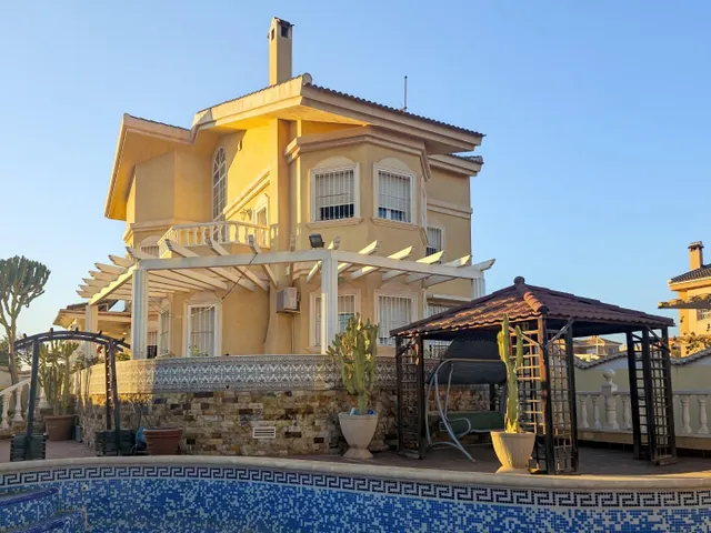 ¡Descubre la Exclusividad y el Lujo Mediterráneo en Esta Impresionante Villa en Esquina - Torrevieja — 14