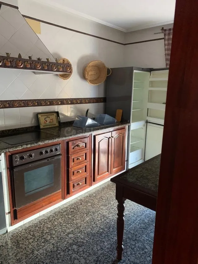 Gran casa con garajes y local comercial — 5