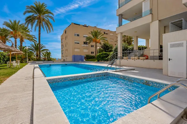 Vistas abiertas al mar y gran terraza en Cabo de las Huertas · 3 dormitorios y 2 baños — 45