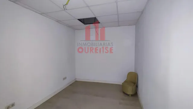 LOCAL COMERCIAL EN LA ZONA DE O COUTO — 4