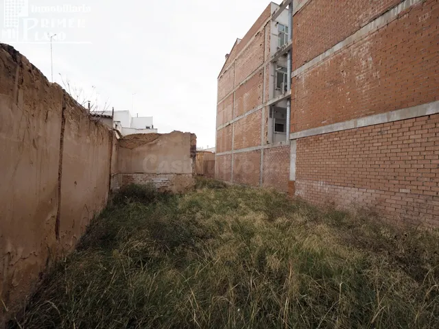 *Se vende solar en la zona centro de Tomelloso con 214 m2 y  - foto 3
