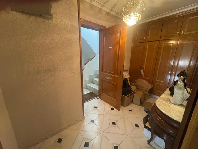 Edificio de dos apartamentos con terraza y garaje — 22