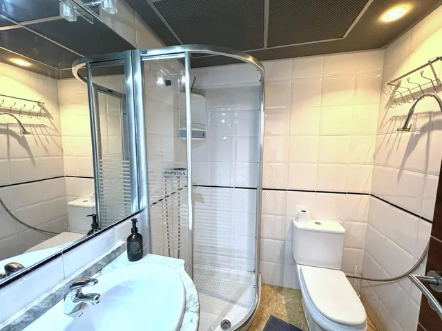 Apartamento moderno y espacioso en primera línea de mar junto a Playa del Cura. ¡3 dormitorios, 2 baños, balcón con vistas al mar (sureste) y piscina comunitaria! — 21