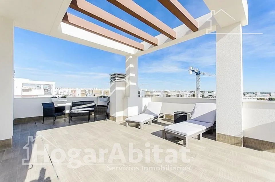 MARAVILLOSO CHALET CON JARDÍN, PISCINA Y GARAJE