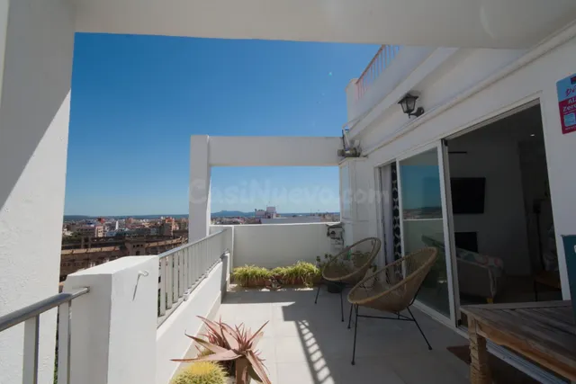 ¡Deslumbrante ático con terraza y vistas panorámicas en plaz