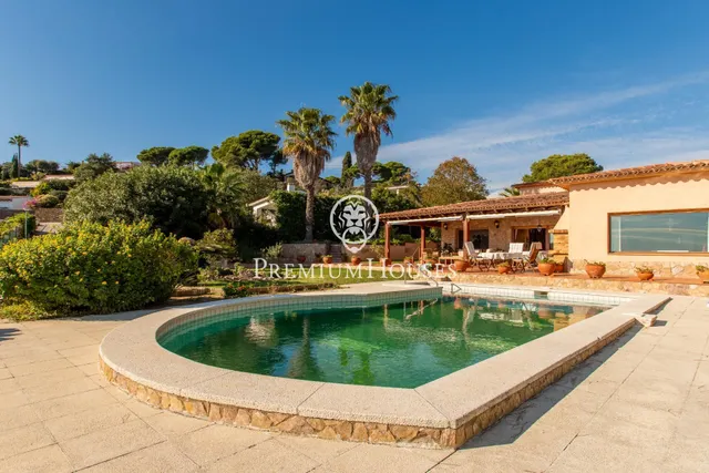 Exclusiva casa en venta en Cala Canyellas en Lloret de Mar — 35