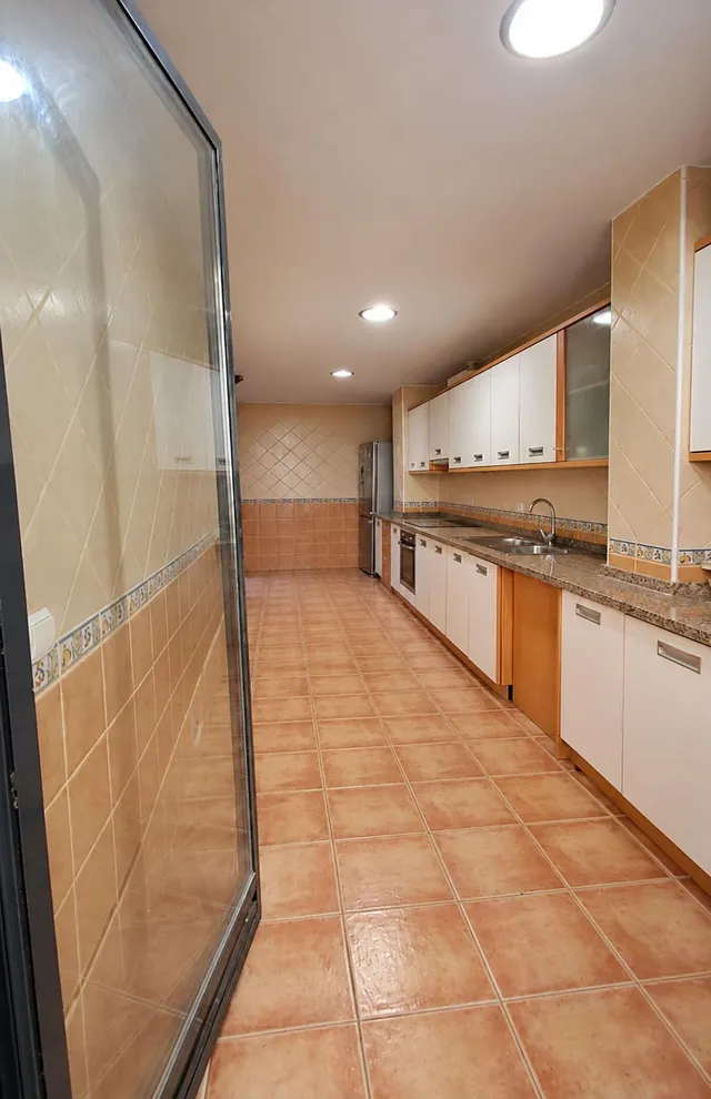 Planta baja de 131 m2 con terraza privada de más de 40 m2, garaje y 2 trasteros en Alicante — 15