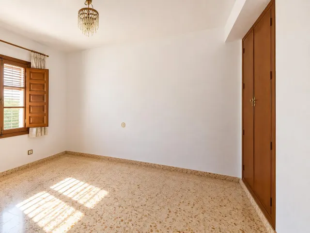 ¡casa con patio y muchas posibilidades cerca del centro de Málaga! — 8