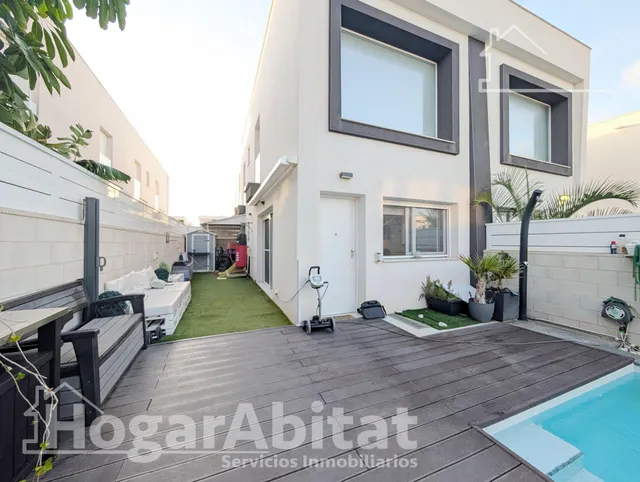 ¡Precioso Chalet! Seminuevo, amplio y luminoso, con piscina privada, garaje y jardín — 45