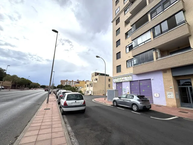 Piso muy luminoso en venta en zona Alcampo — 28