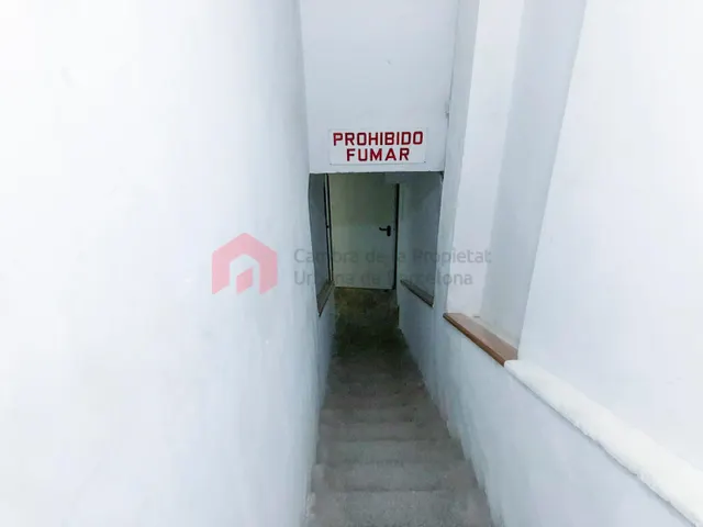 Local comercial de 990 m2 distribuidos en 2 plantas y con 2 viviendas. — 14