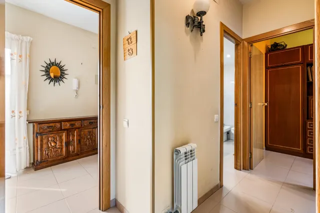 Piso 77m2., 3 Dormitorios, 2 Baños. Exterior con Patio y Ascensor. — 24