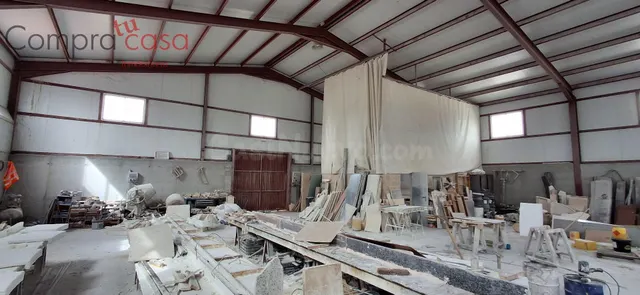 VENTA DE NAVE INDUSTRIAL CON CAMPA. - foto 5