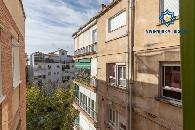 Piso de 3 dormitorios en calle milán, zaidín | muy luminoso y con gran potencial — 24