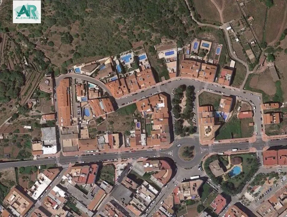 Parcela urbana de 305m2