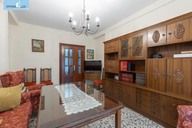 Piso de 3 dormitorios en calle milán, zaidín | muy luminoso y con gran potencial — 4