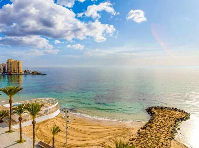 Apartamento con balcón, Alicante, Torrevieja. 2 habitaciones, 51 m2, 700 metros del mar — 7