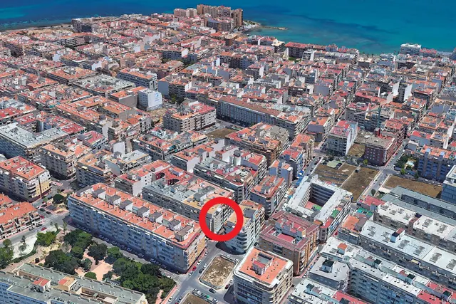 Apartamento elegantemente reformado, céntrico y espacioso. Balcón con orientación oeste ¡y a solo 550 m de Playa del Cura! en Torrevieja — 27