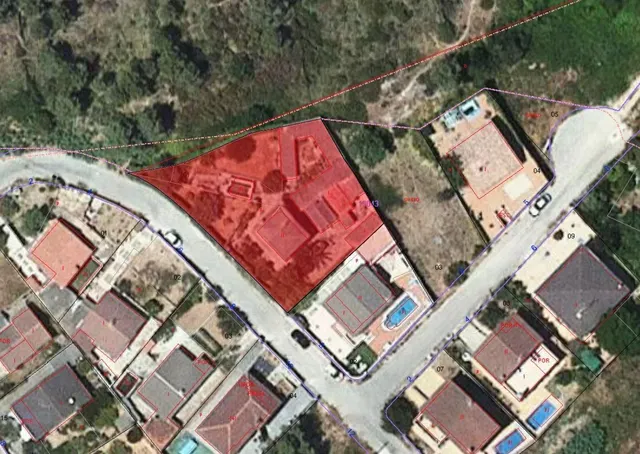 ¡Oportunidad única en Canyelles! Casa independiente con gran terreno llano en la entrada de la Urb. Les Palmeres — 16