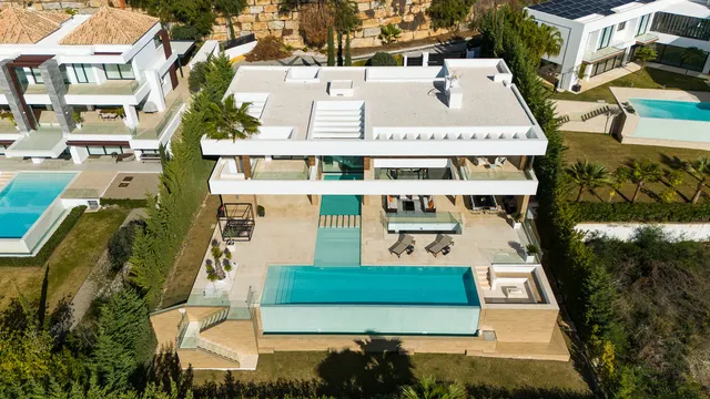 Chalet 5 habitaciones 625m² en venta - Costa del Sol — 48