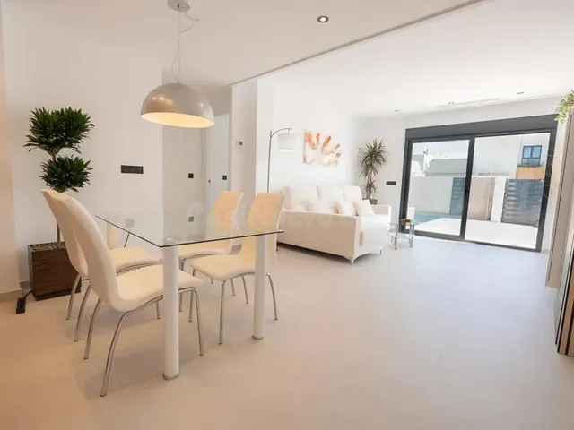 Casa 3 habitaciones 110m² en venta - Urb. Oasis - foto 3