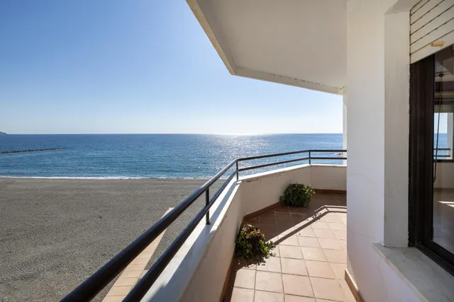 !! IMPRESIONANTE VIVIENDA EN PRIMERA LINEA DE PLAYA !! — 12