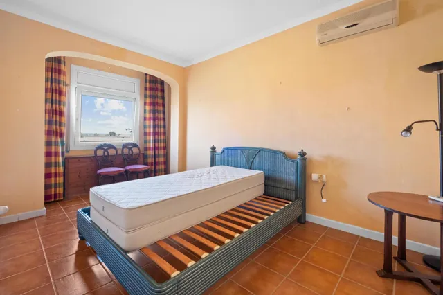 Villa con enorme jardín y piscina en pleno centro, a 5 minutos de la playa — 38