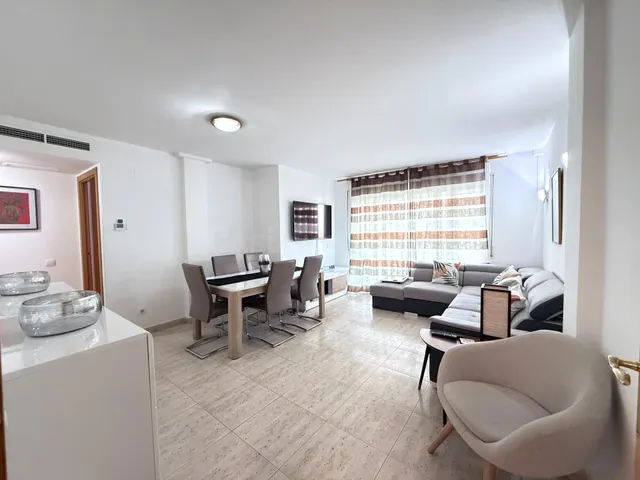 Piso de 2 dormitorios con piscina, licencia turística y vist