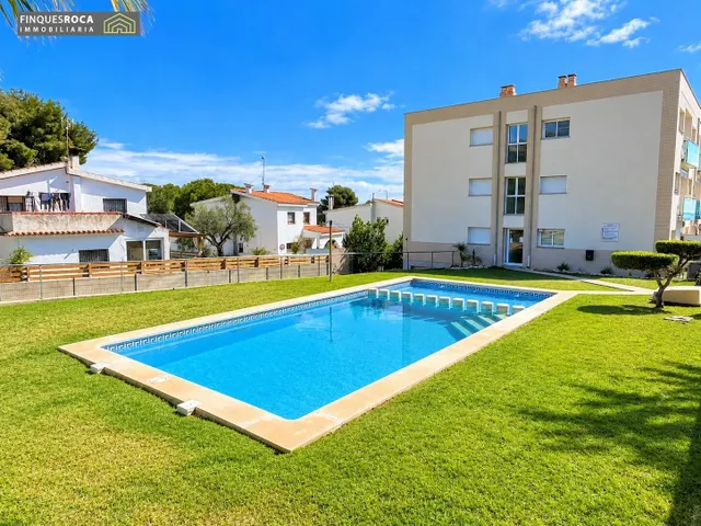En Urbanizacion Serramar, Apartamento Esquinero, de 2 Dormitorios, Baño Completo, Terraza de 12 m2, Vistas Despejadas — 25