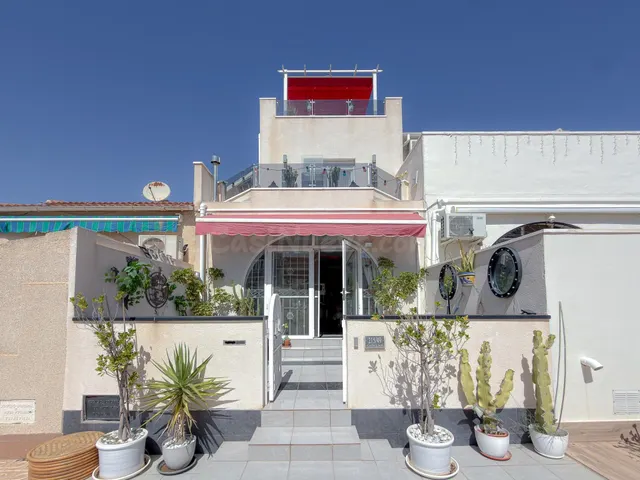 Exclusivo Adosado con excelente diseño y 2 amplias terrazas + solarium privado con vistas despejadas ( Sin gastos de comunidad ) — 4