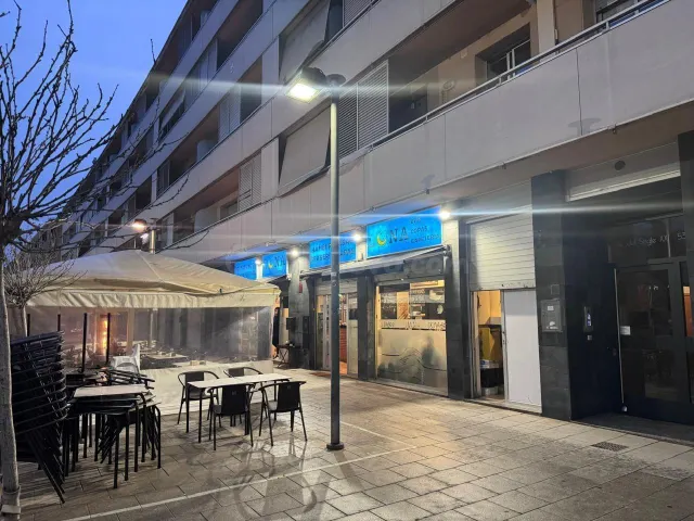 ¡TRASPASO DE RESTAURANTE EN VILADECANS! Negocio en funcionamiento con terraza soleada — 2