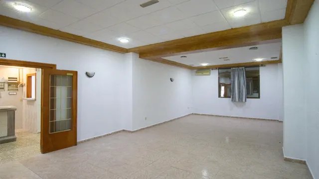 Local Comercial en Avd. de Madrid. — 5