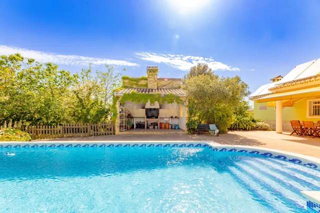 Vivir como en vacaciones: chalet con piscina y jardín, todo  - foto 2