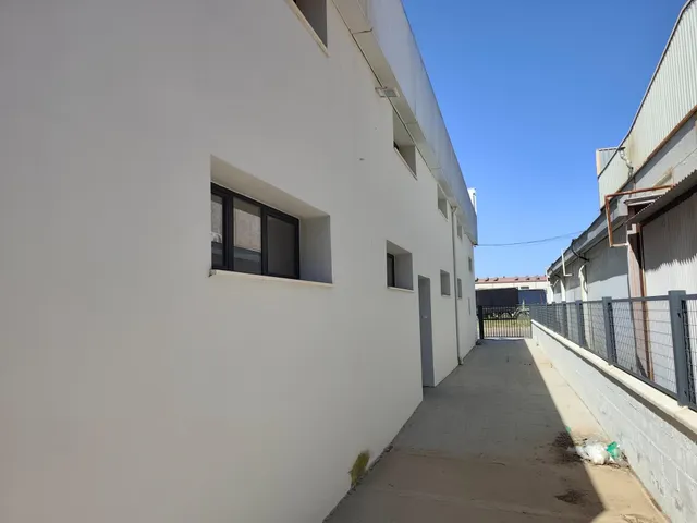 Nave en Poligono de Las Quemadas totalmente reformada y perfectamente instalada para uso mixto de oficinas y almacen — 31