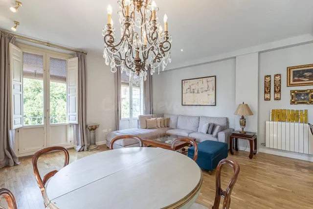 Exclusivo Piso Dúplex en el Corazón de Granada — 2