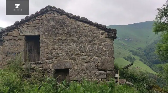 CONJUNTO DE 3 CABAÑAS CON AMPLIA FINCA EN VEGA DE PAS - foto 2